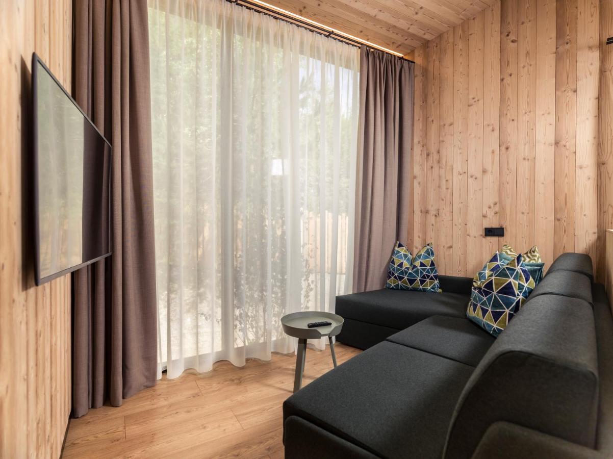 Skyview Chalets Am Camping Toblacher See Exteriör bild